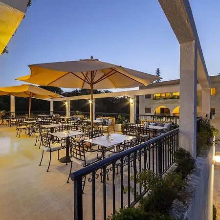 Stephanos 4* Polis