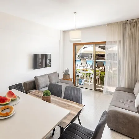 Stephanos Aparthotel 3*