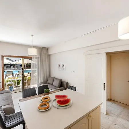 Stephanos Ξενοδοχείο με διαμερίσματα 4*