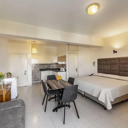 Stephanos Aparthotel 4*