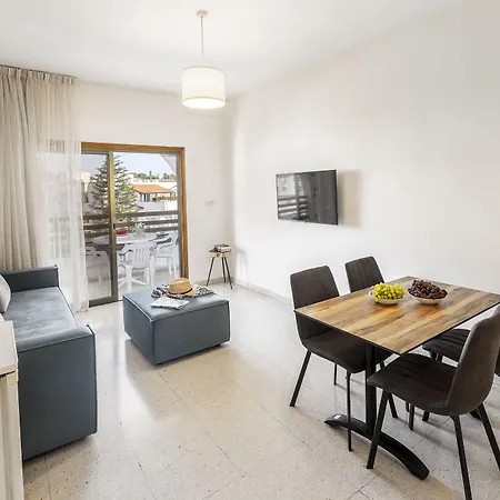 Stephanos Aparthotel 4*