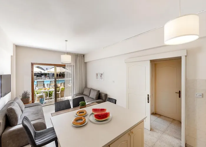 Stephanos Aparthotel 4*