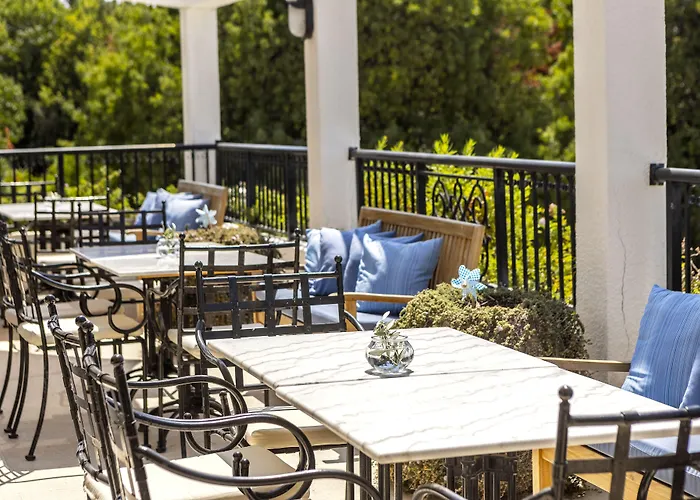 Stephanos Aparthotel 4*