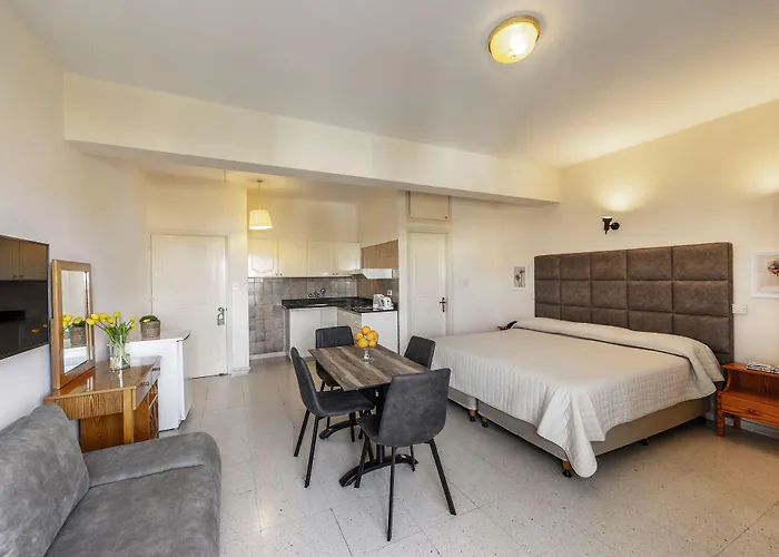 Stephanos Aparthotel 4*