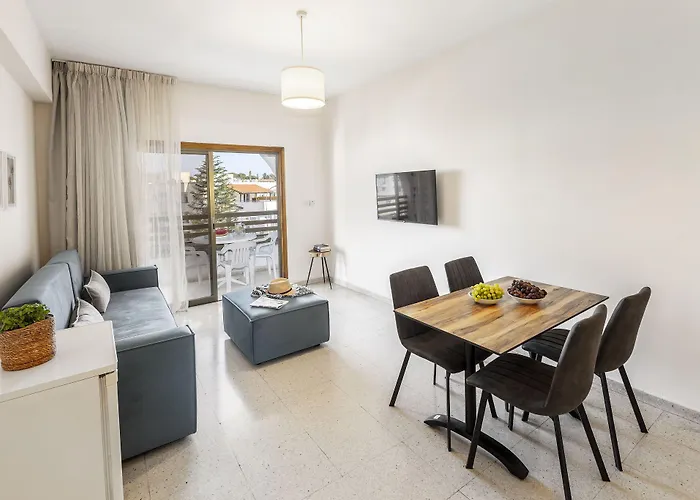 Stephanos Aparthotel 4*